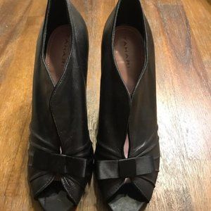 Tahari Leather Heels Size 10